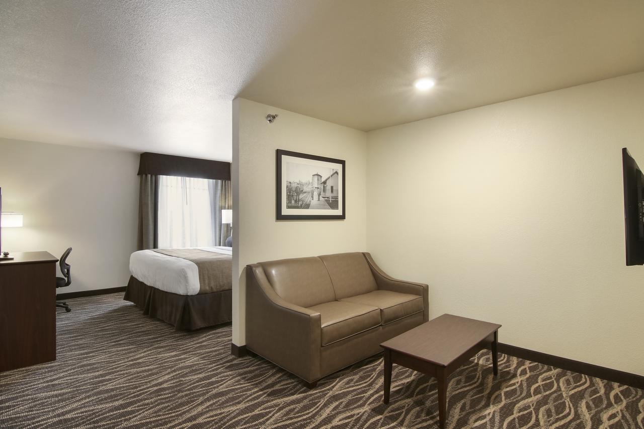 Cobblestone Inn & Suites - Menomonie/Uw-Stout Exterior photo