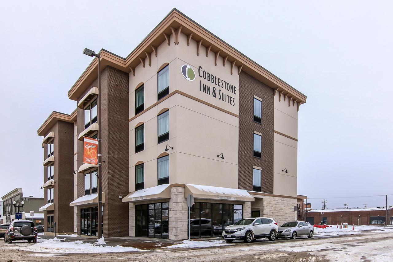 Cobblestone Inn & Suites - Menomonie/Uw-Stout Exterior photo