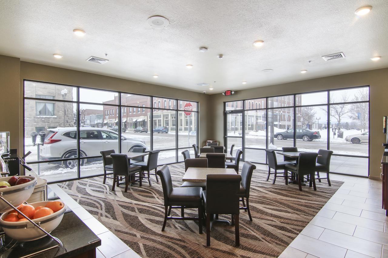 Cobblestone Inn & Suites - Menomonie/Uw-Stout Exterior photo